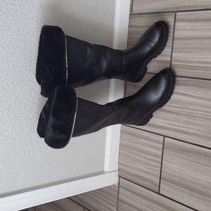 Boots with fur lining by shoe dazzle size 8.5